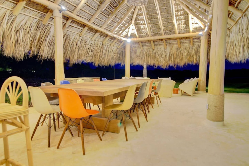 Villa Alta Gracia w Private Pool Designer Decor