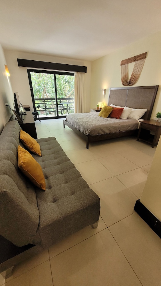 Very Good Vibes Apartmen in Pdc, Steps From Beach