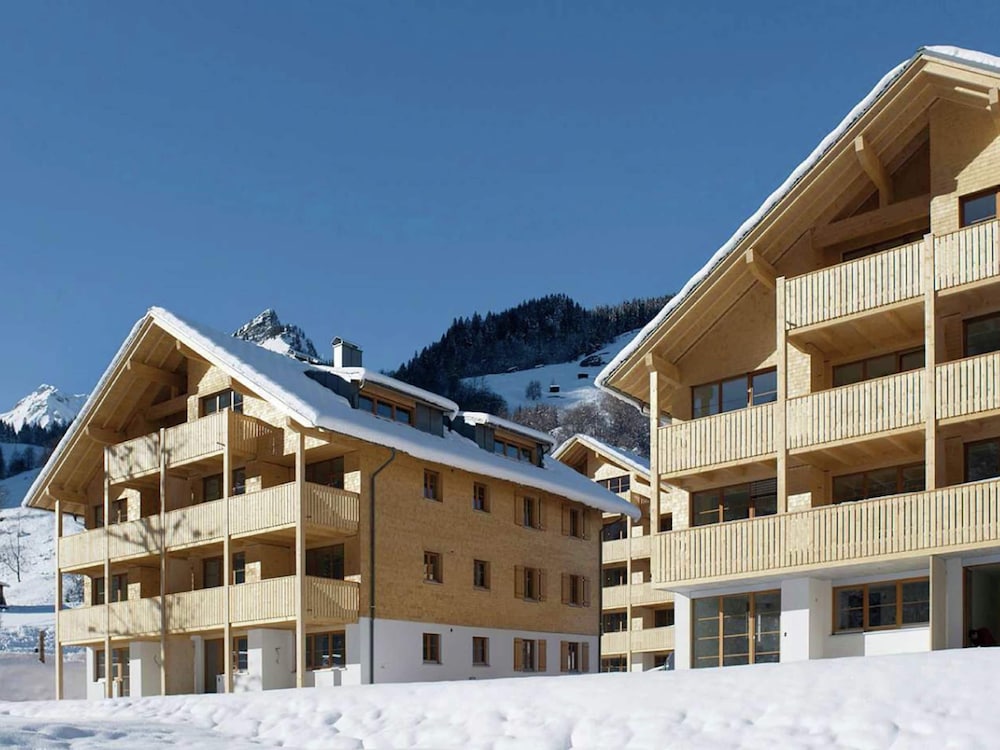 Vibrant Apartment near Ski Slopes in Brand
