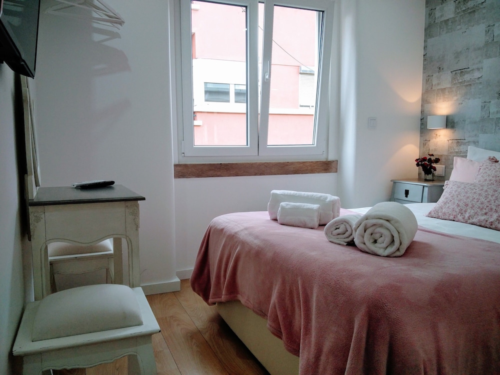 Lisbon Terrace Suites Apartment for Large Groups with Amazing Terrace