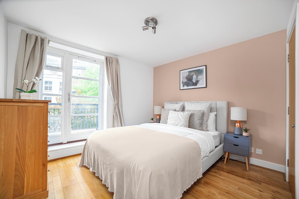 The Canary Wharf Flat view 2