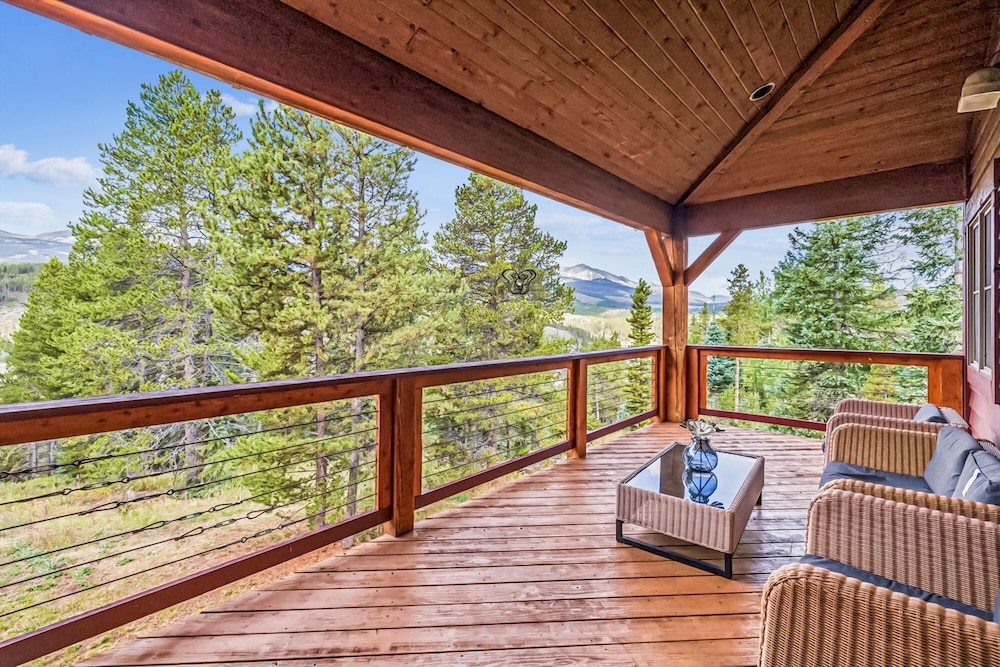 Little Bear Lodge 4 Bedroom Home