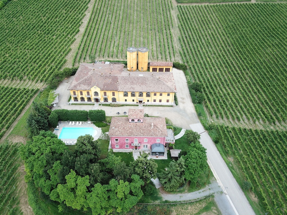 Mansion in Nizza Monferrato With Pool & Views view 3