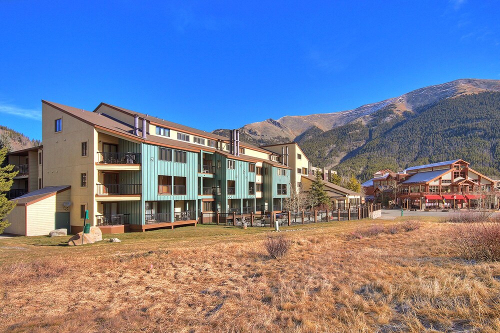 Beautiful Condo, Ski Out Your Back Door - FP202 by RedAwning