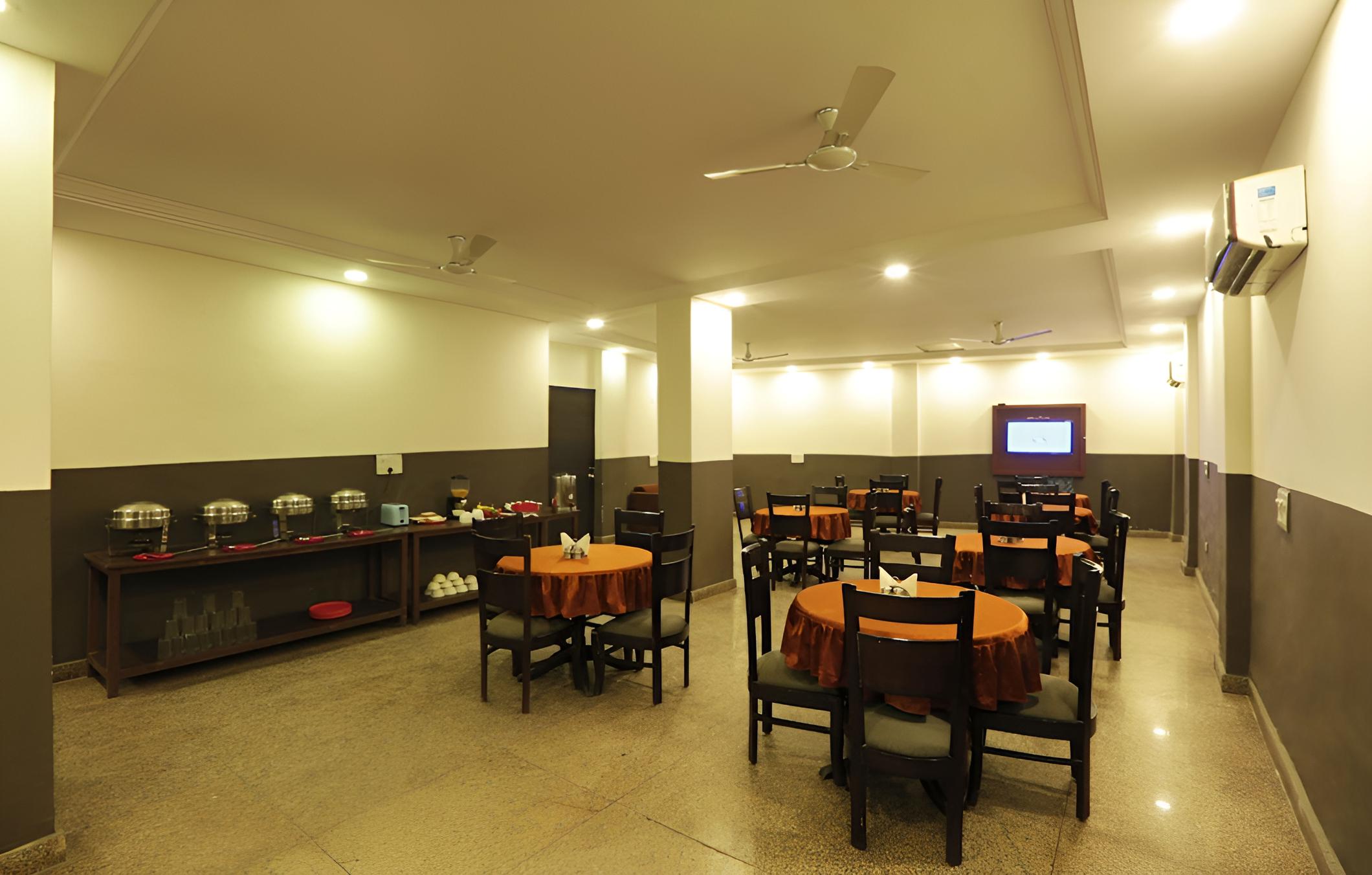 Hotel Ark Wood Near Delhi Airport view 4