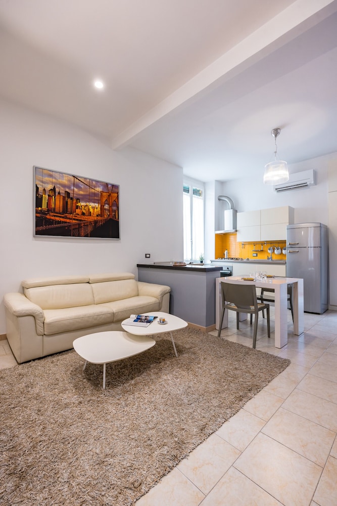 Metro Universit Apartment by Wonderful Italy photo 3