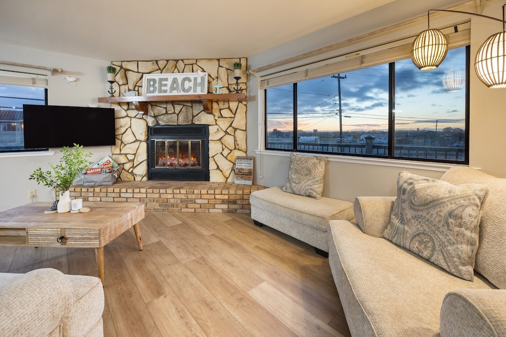Mendel Manor by Avantstay Walk to Beach Large Deck Patio