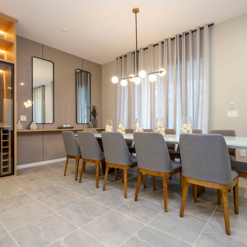 6152 Fantastic Spacious Home for Your Family