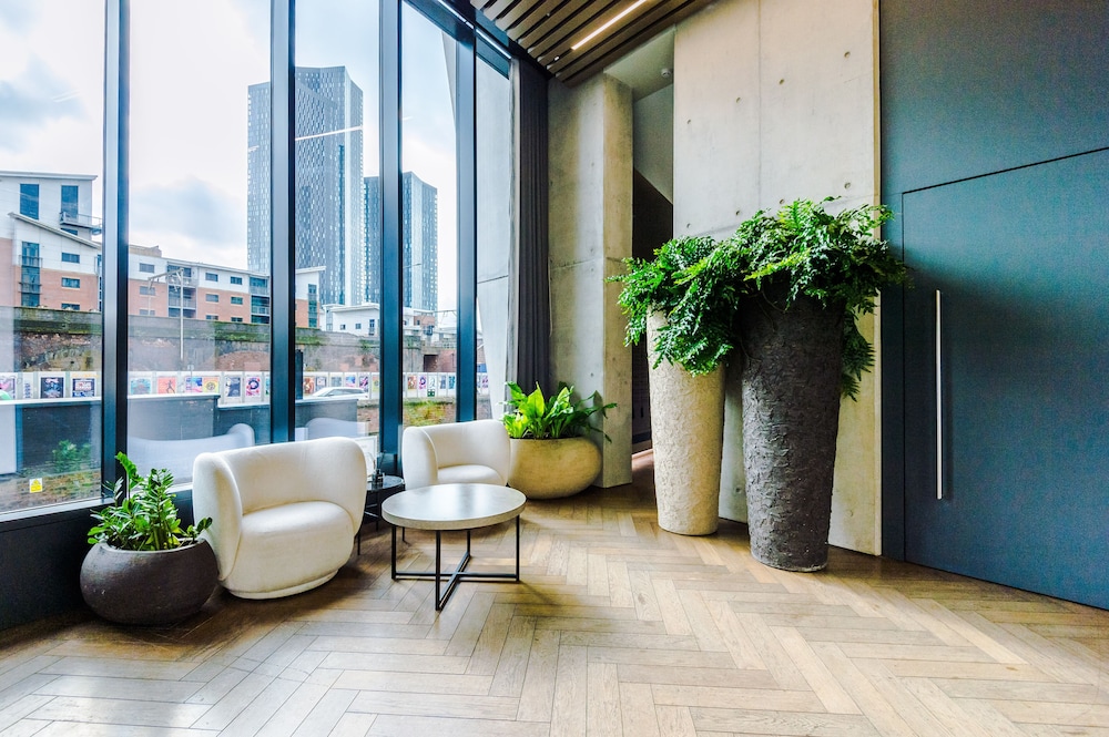 Hilltop Serviced Apartments- Deansgate view 2