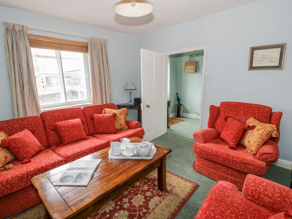 Gloucester Vacations - The Lock House - Property Image 1