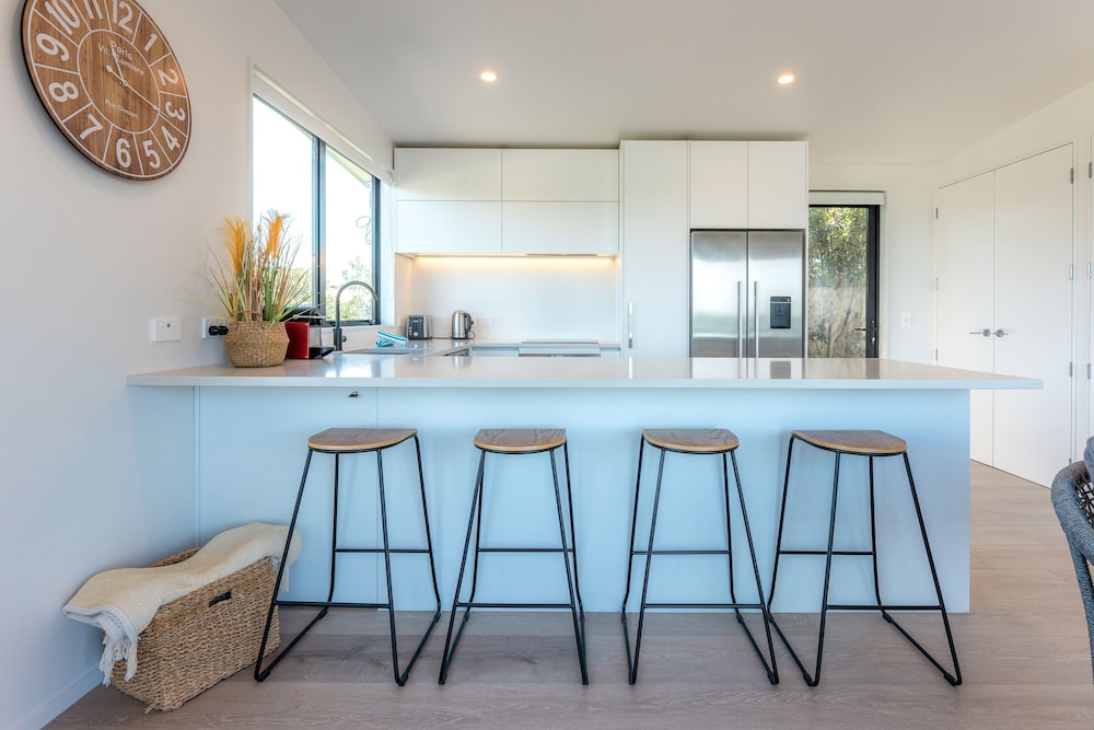 Luna Cottage - Ocean Views on Waiheke view 5