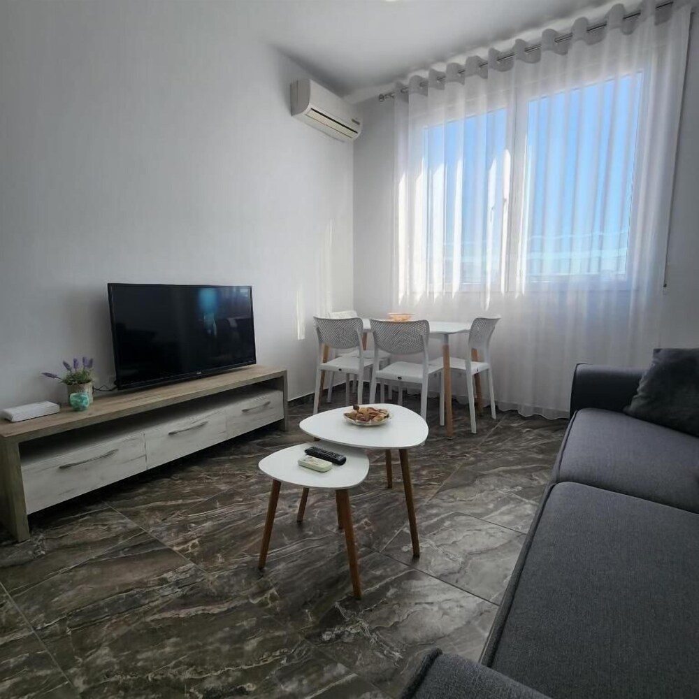 Kalpazo Tirana Vila 313