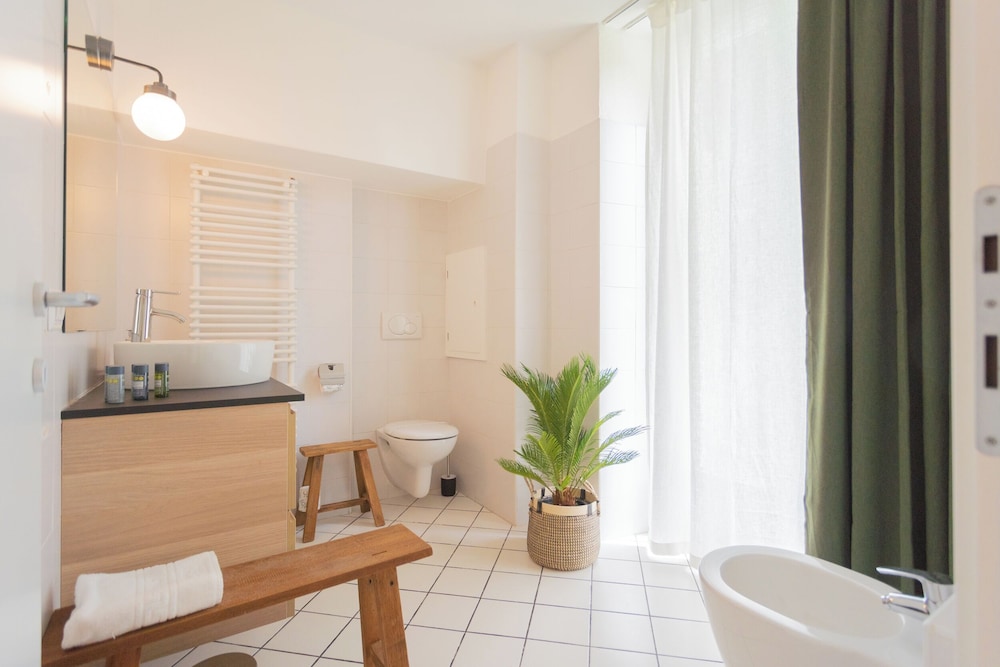 Enchanted Como Lake - Tremezzo Apartments by Rent all Como