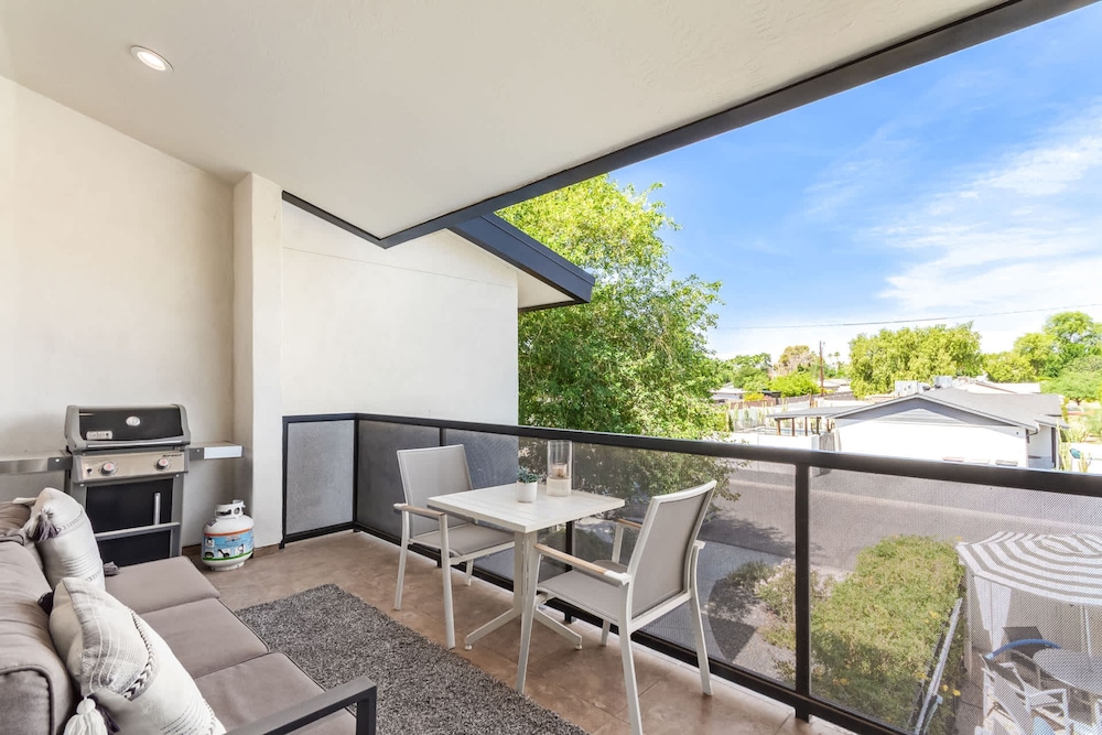 NEW Desert Standard Modern 3-level Oasis