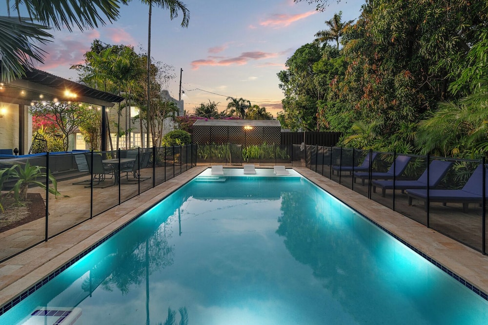 2 Mansions with Pool in West Palm Beach