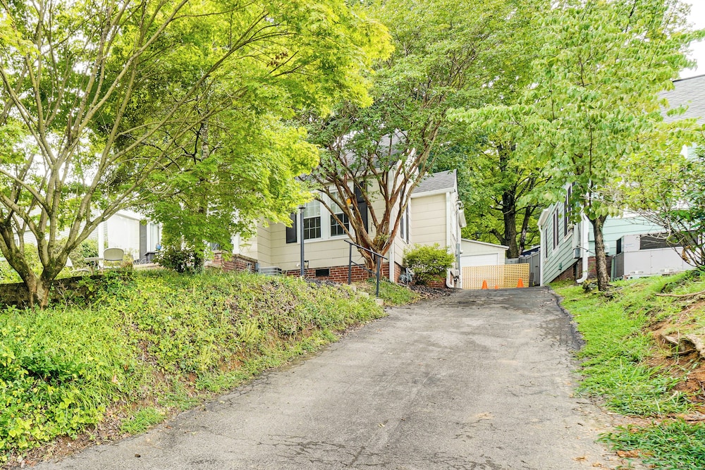 Cookout Ready: Walkable Home in Bearden Village