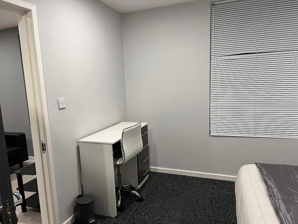 Luxury Apartment - Free Wi-fi & Parking NO Deposit