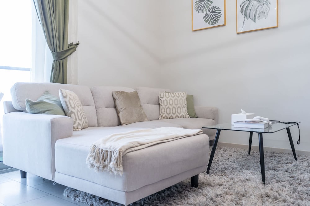 Lavish 2BR Apartment in Sobha Creek Vistas Reserve