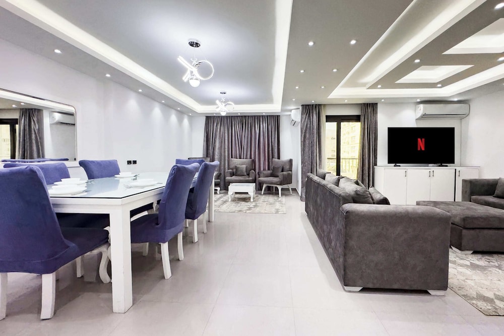 Xuru Stays I The Bold & Bright 3bdr Apt. 15 Min To Airport