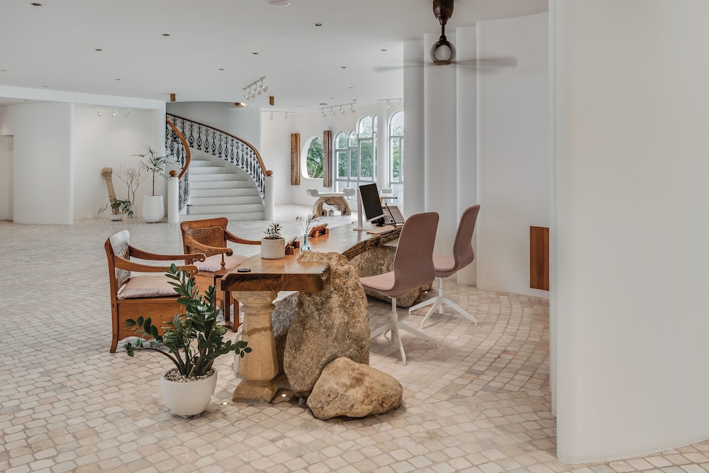 Lobby & Reception