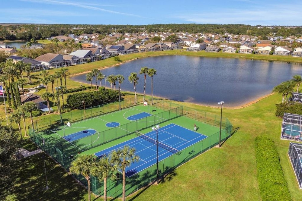 Villa Minutes From Disney 4bd 3Bt Private Pool Games