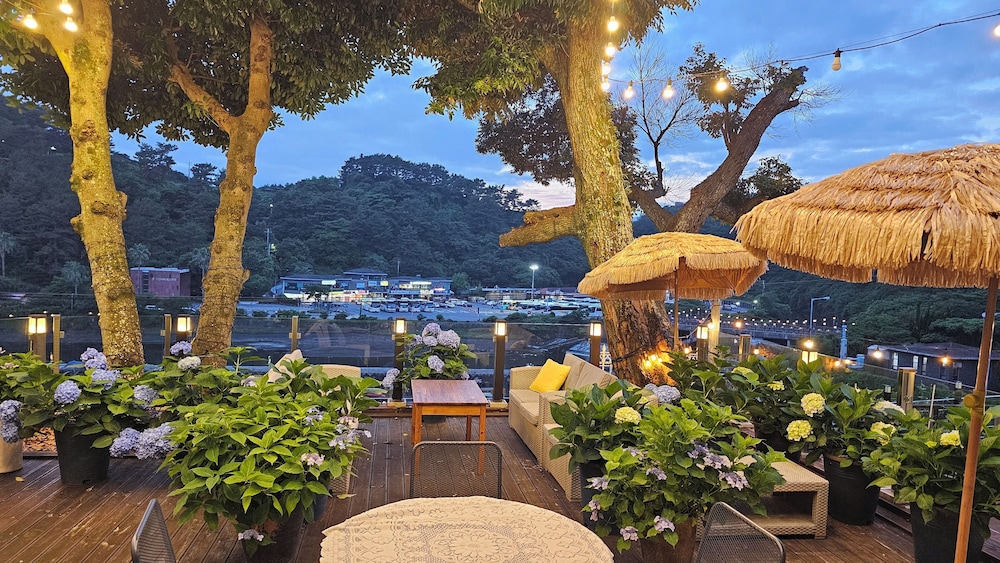 Cheonjiyeon Crystal Hotel 43