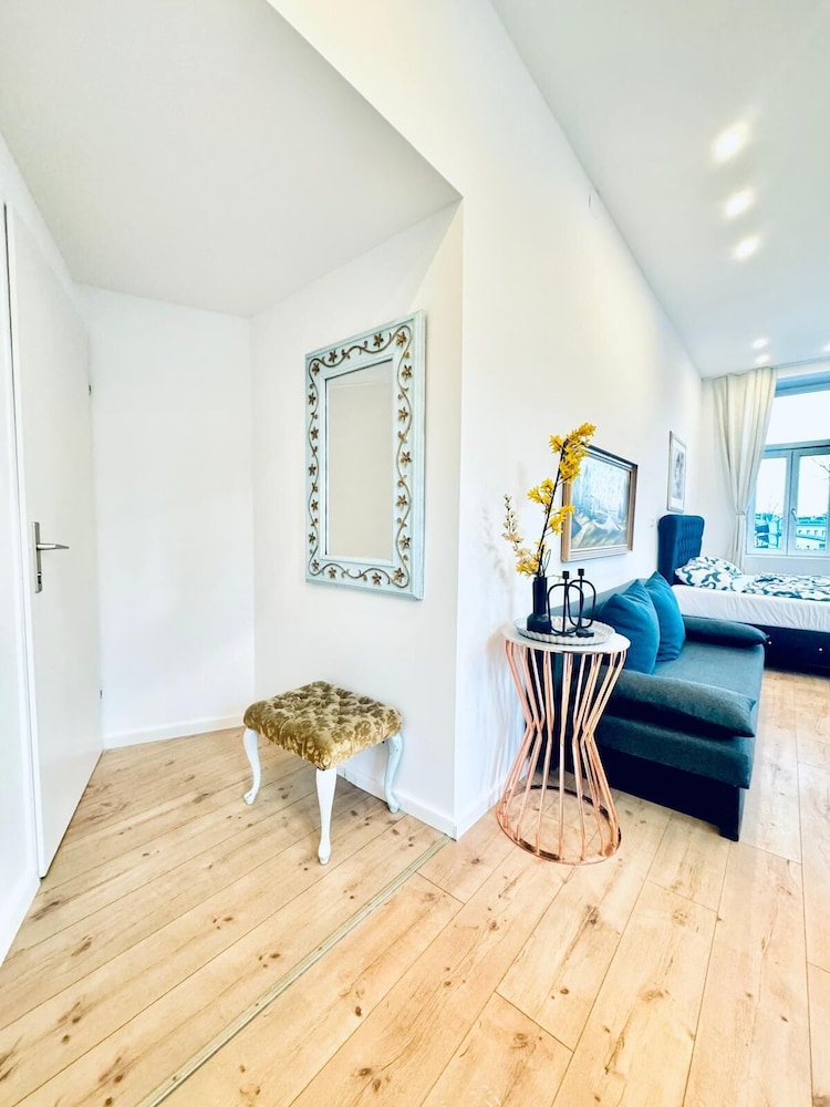 Spacious 3BR Near Kaufpark Alterlaa