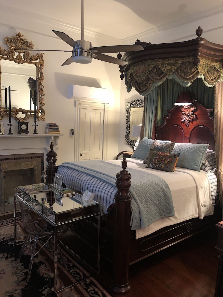 John Thomas Bed and Bath
