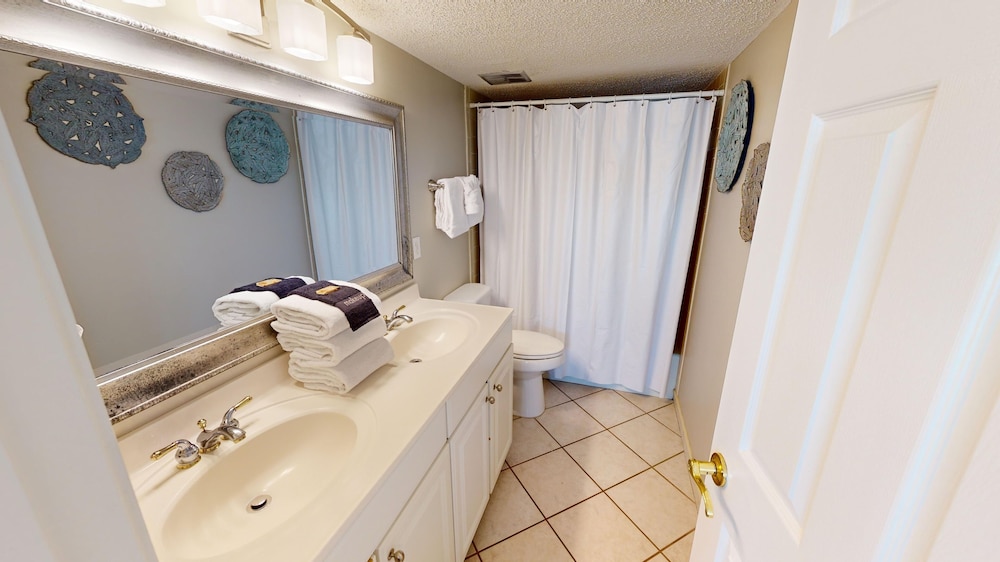 Beach House 202a 2 Bedroom Condo