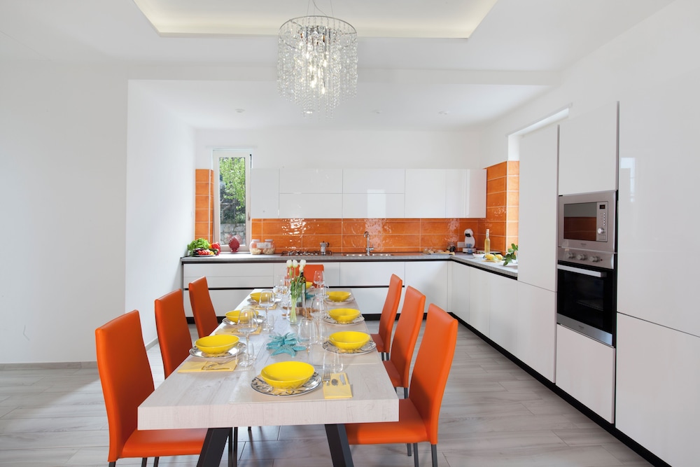 Villa By The Beach With Sea-View And Luxury Amenities