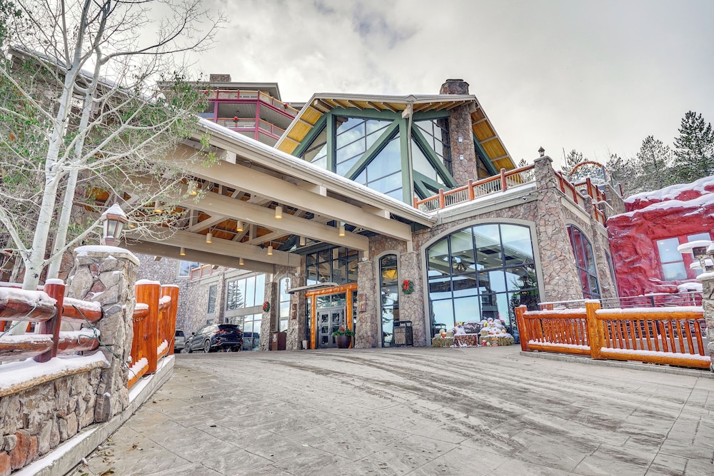 Walk to Ski Lift: Resort Condo in Park City!