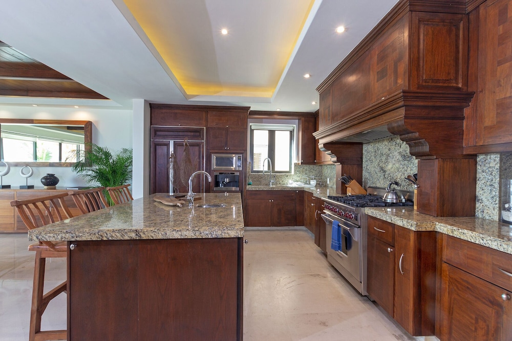 Calm and Cosy 4 Bedroom Condo - Property Image 10