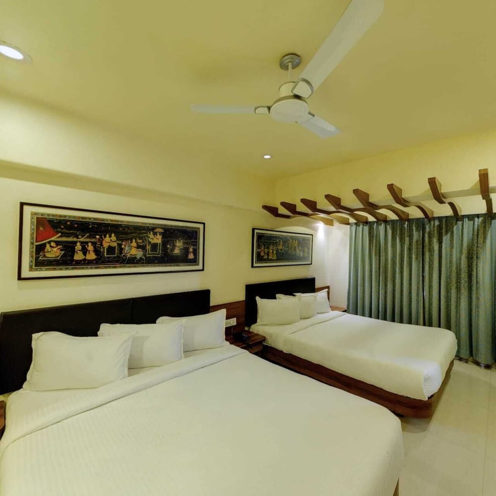 Hotel Shreeji Vatika-Airport Road