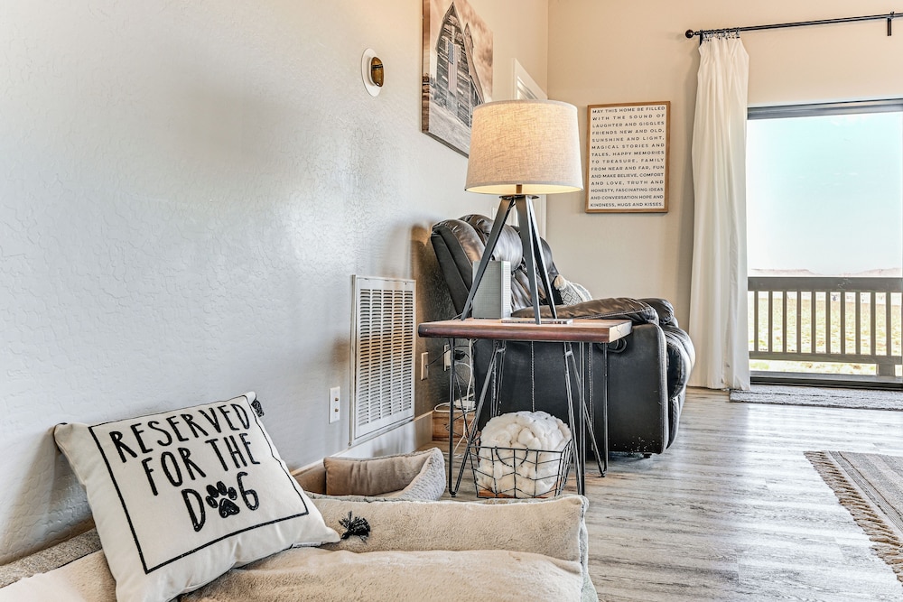 4 Mi to Lake Powell: Retreat w/ Game Room!