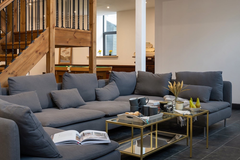 Beautiful 5 Bedroom Apartment in Capel Salem