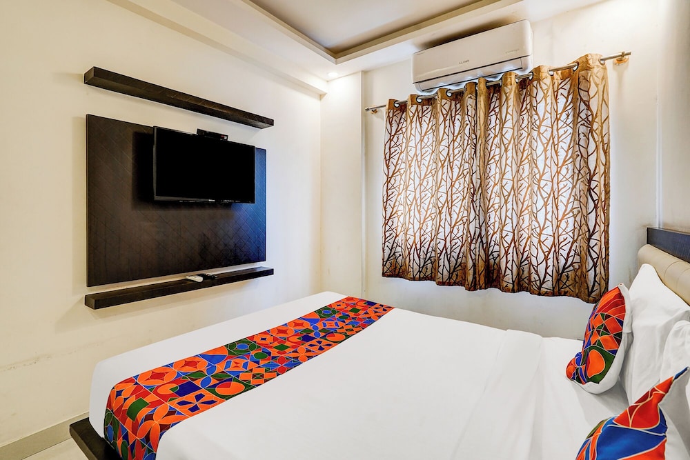 Fabhotel Royal Regalia Inn