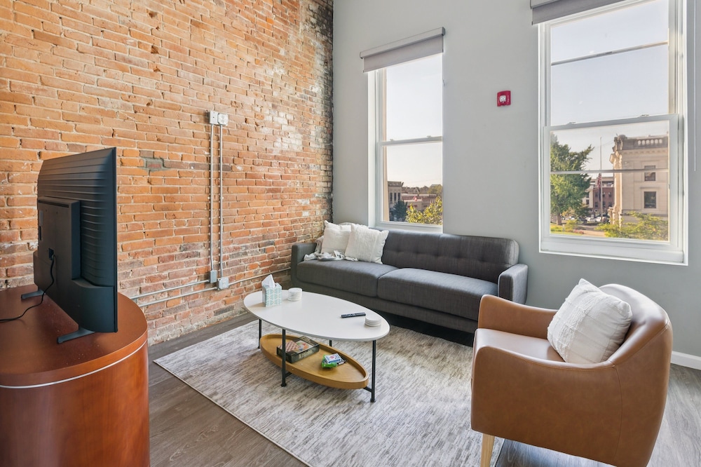 Rustic-industrial Loft With Courthouse Views 3 Bedroom Apts