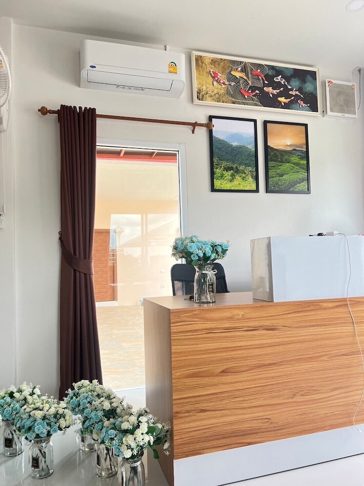 Lobby & Reception