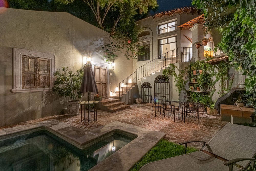 HOLT - Classic Chalet with Pool Overlooking Parroquia