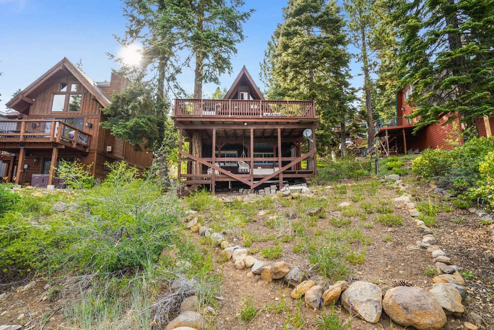 Horizon by Avantstay Stunning A-frame Cabin w Hot Tub Billiards Lake Views