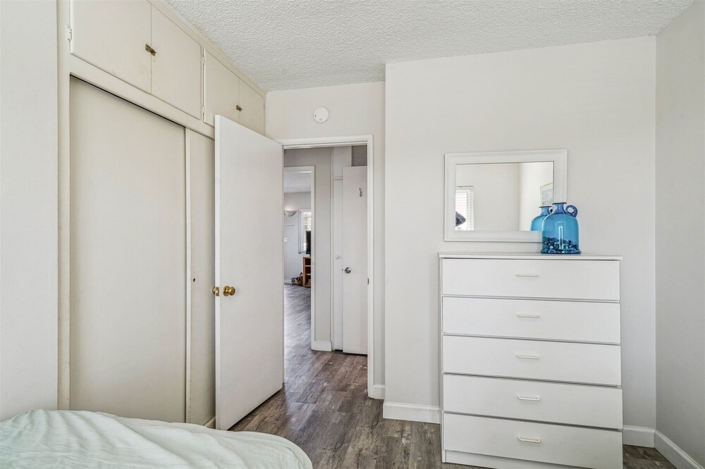 Beautiful 2 Bed Beach Condo #201 2 Bedroom Condo by Sunset Shores Condominiums