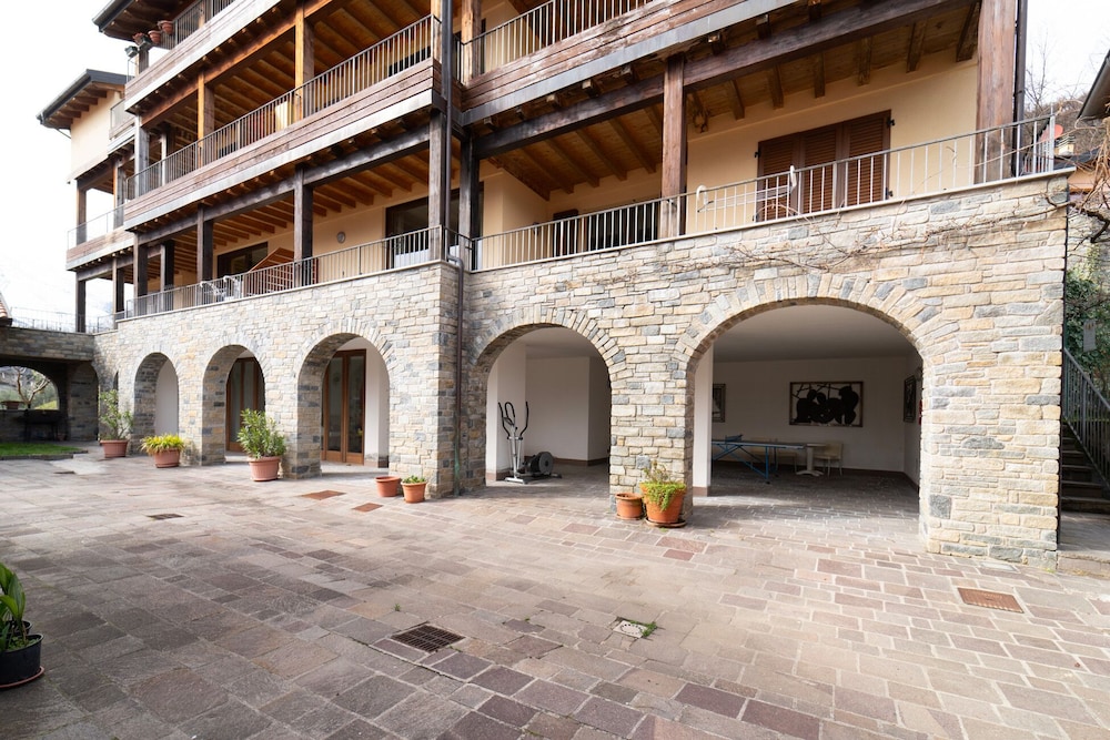 Willow Apartment with Lakeview
