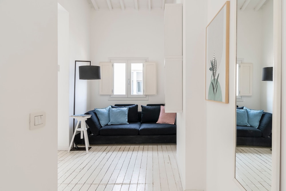 Laura 10 in Firenze With 1 Bedrooms and 1 Bathrooms