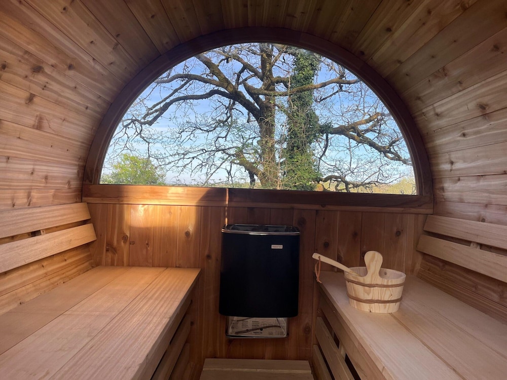 Holiday Home in Dordogne With Pool & Bubble Bath
