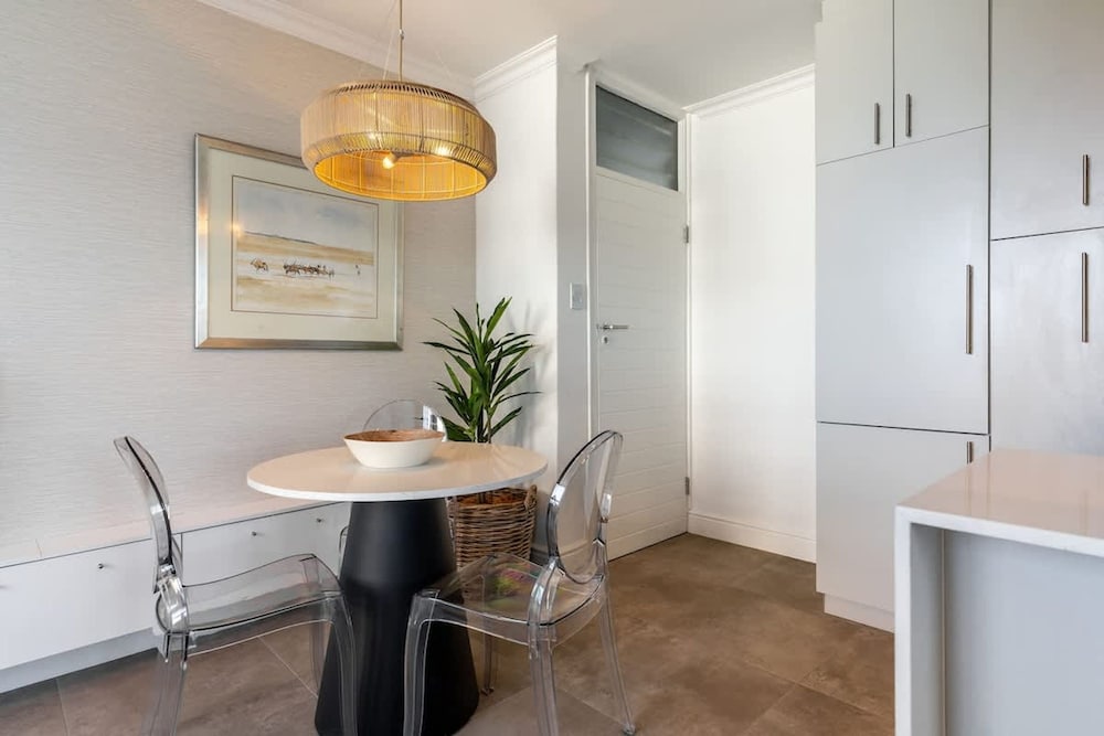 Modern 1 bed Table Mountain View Hideaway
