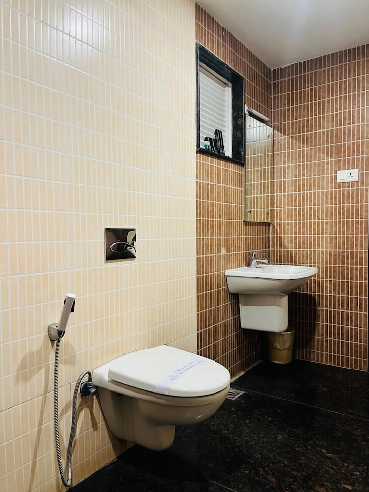 PLA RATHNA RESIDENCY
