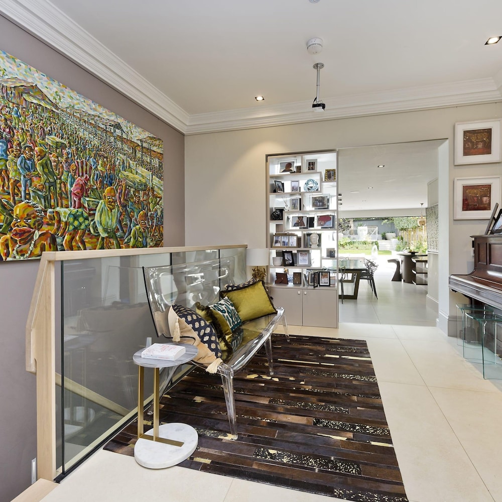 Astounding 7bed Notting Hill Family Home w Private Garden Games Room Parking