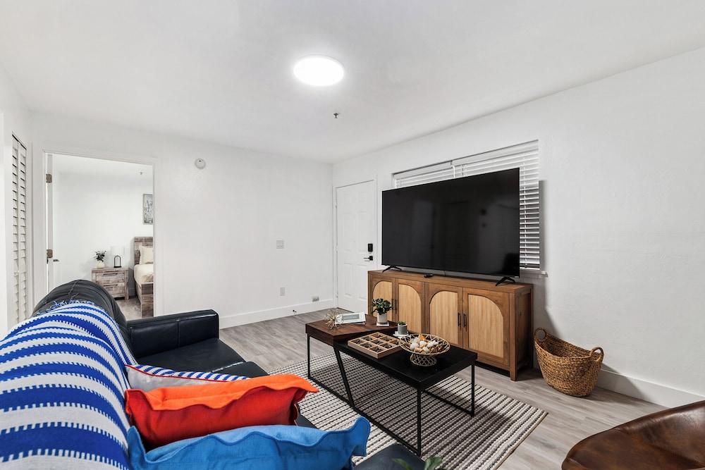 Cozy UF Condo Near Shands UF on Archer