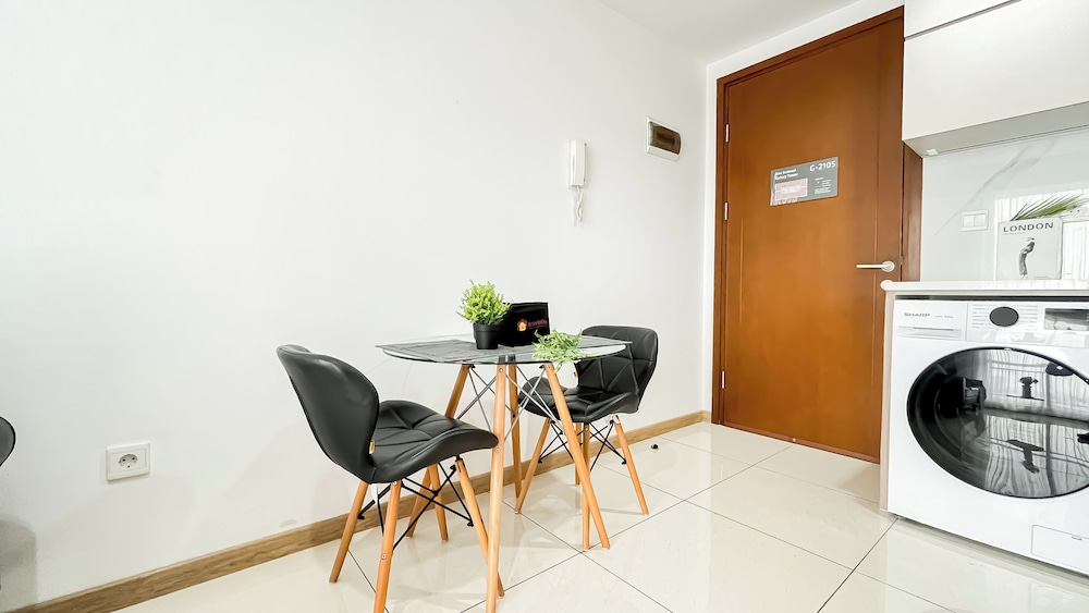 1Br Near Summarecon Mall At M-Town Signature Apartment