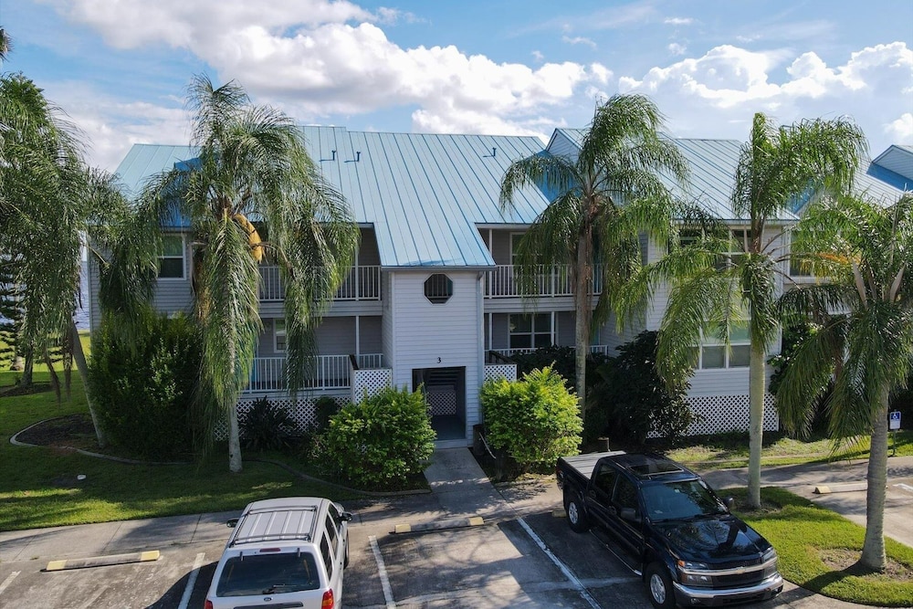 Myakka River 2/2 Private Waterfront Condo With Loft 2 Bedroom Condo